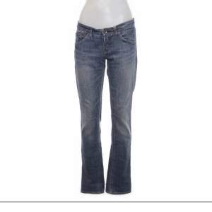 Ursnygga jeans, helt perfekta till hösten 💘 köpta på sellpy 💋🙏🏽