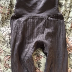 Träningstights - Träningstights från Stronger i strl XS/S. Sparsamt använda och i fint skick. Pris 130 kr + frakt