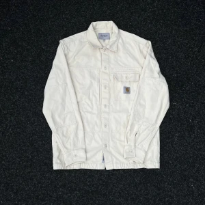 Carhartt Overshirt/Jacka - Carhartt overshirt som även kan användas som jacka, använd fåtal gånger. Säljes pga att den sitter för stort på mig. Bara att höra av sig vid frågor eller fler bilder 🤝🏼