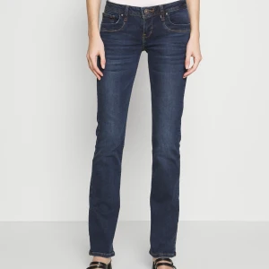 Ltb jeans  - Storlek 27/36 passar bra för folk 170–180. Pris kan diskuteras vill bli av me dem då jag köpt ett par liknande!!