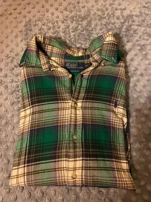 Skjorta  - Nästan nya 