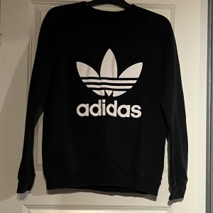 Tröja  - Vet inte storleken men typ M skulle jag säga 