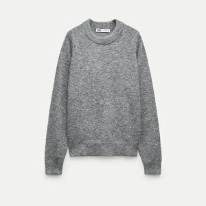 Stickad tröja zara - Grå stickad tröja köpt från zara använd fåtal gånger, men är som ny💞💞
