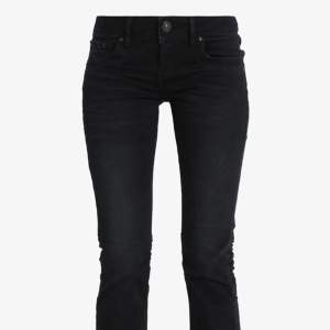 Supersnygga lowwaist, bootcut, svarta  LTB jeans i storlek 25:30☺️  Nypris: 830kr 