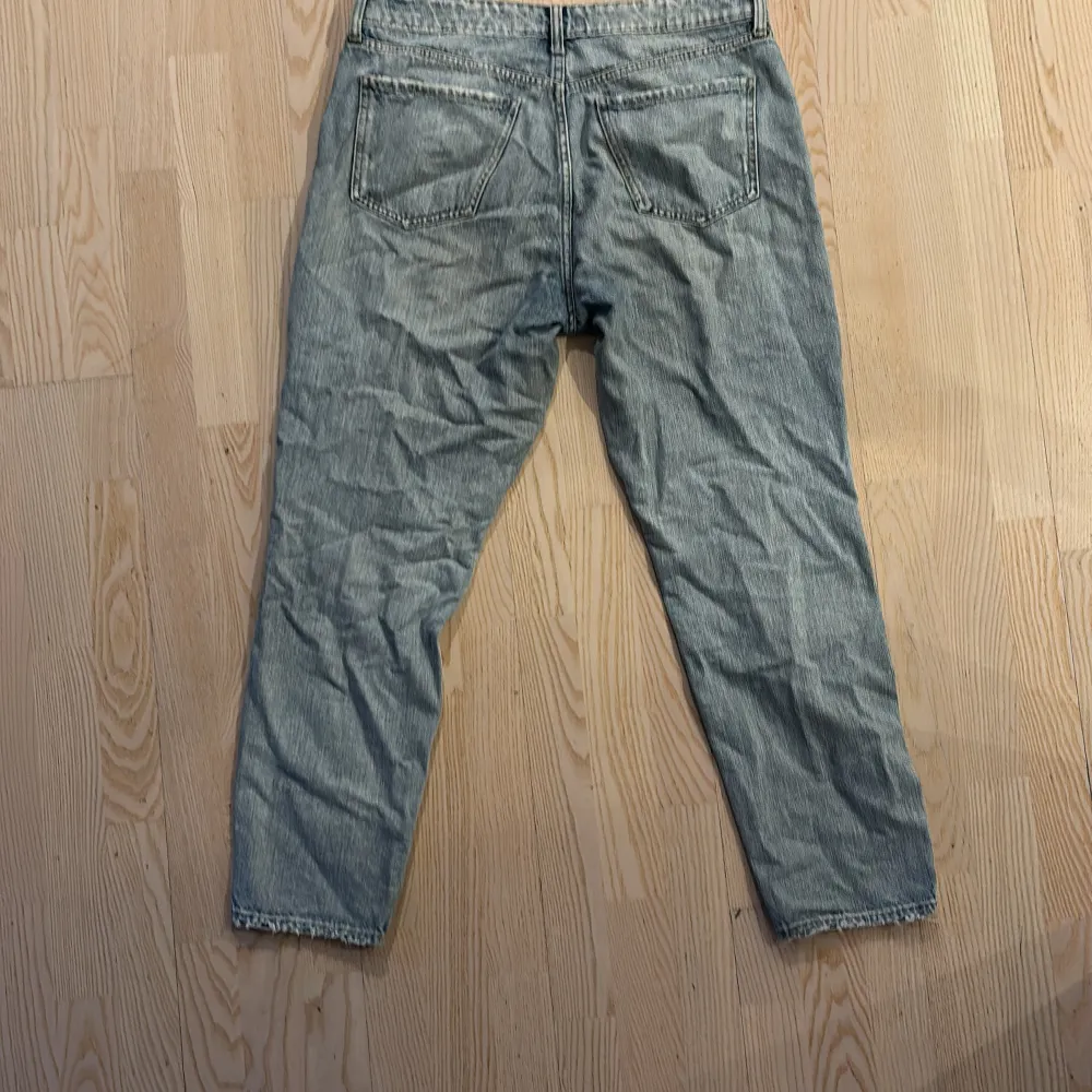 Jeans från river island  Storlek 42  Nästan aldrig använd Köpare står för frakt . Jeans & Byxor.