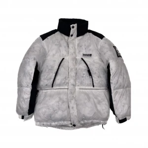 Timberland x Hilfiger jacka - Timberland x Hilfiger täckjacka! Varm och perfekt till vintern! I nyskick. Nypris: 2300kr