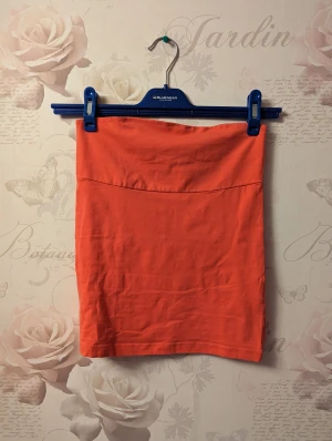 Tubtopp - Tubtopp med dubbelt rygg över byst för extra stöd. Aldrig använd  