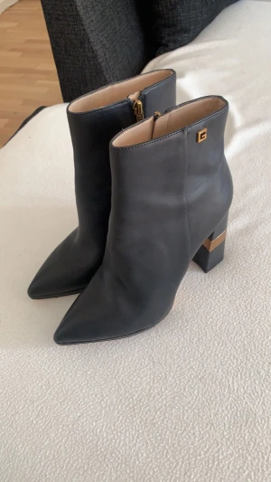 Stövlar  - Helt nya, jag har inte använt dom  Köparen står för frakten