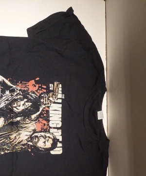 The walking dead t-shirt - -Inte mycket använd  -tvättad -printades on demand i Kroatien för ca 400 kr 