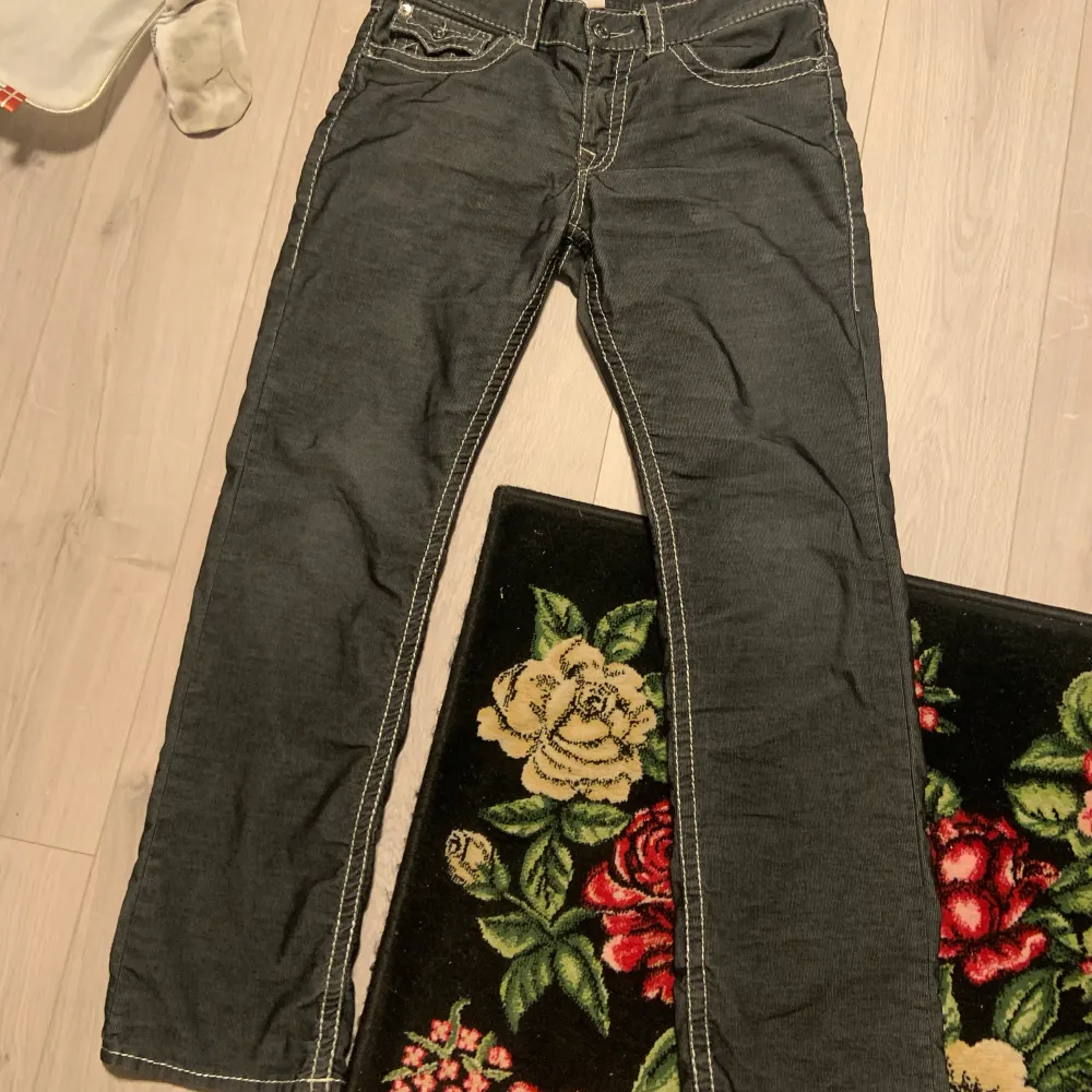 As nice true religion jeans svarta storlek 33. Jeans & Byxor.
