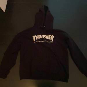 Thrasher hoodie som jag säljer för jag inte har användning av den längre. Bra skick skriv om ni har frågor.