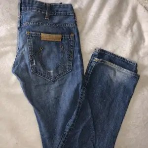 Lågmidjade true religion jeans köpta second hand❣️
