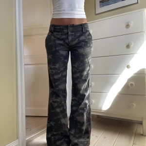 Camouflage byxor - .