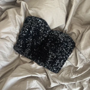 Glitter topp  - Så fin topp med paljetter från Gina⚡️Endast använd någon enstaka gång och stl XS💋🫶🏽