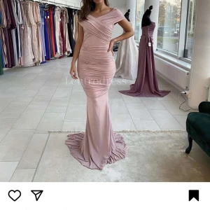 Bal/bröllopsklänning strl. L/M - Balklänning köpt från leutrodress för 1600 och endast använd 1 gång . Lite mörkare i färg än på bild. Pris kan sänkas vid snabb affär!