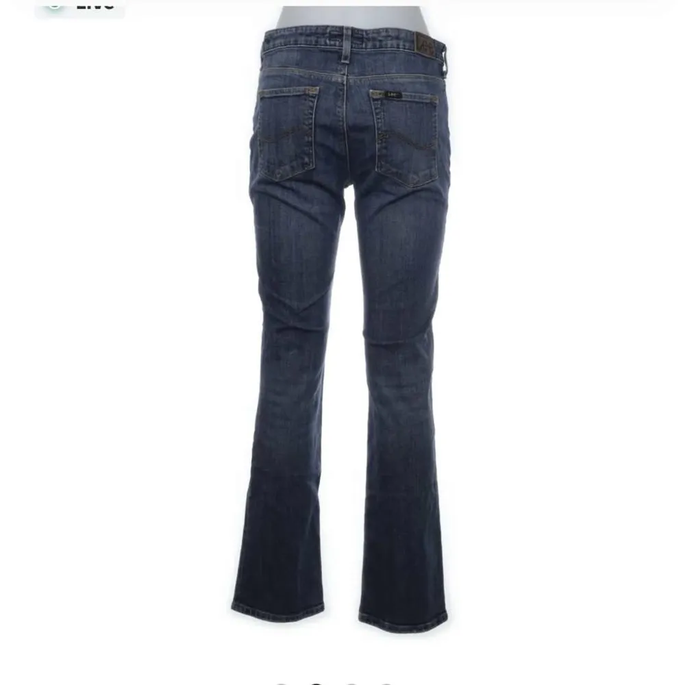 Jätte snygga jeans ifrån lee som jag köpt från sellpy. Fick hem dom idag och tyvärr var det lite försmå för mig pga av de säljer jag de. Jätte fräscha och dom är i mycket bra skick! Köptes för 450kr o säljer nu för 300kr!❤️Prislappen sitter kvar! . Jeans & Byxor.