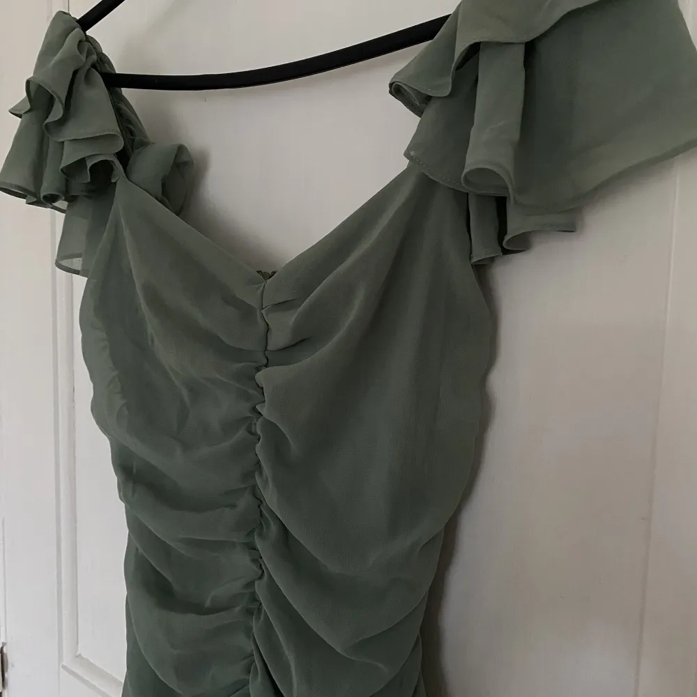 Grön jättefin klänning från Zara. Klänningar.