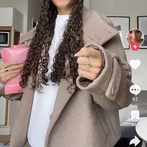 Kort beige kappa - Säljer en superfin beige kappa för 379kr❤️