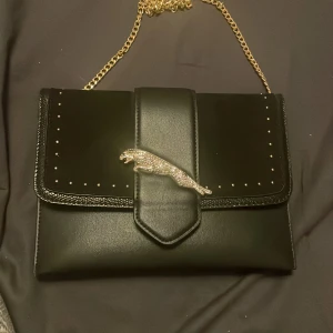 handväska  - jätte snygg väska som ej kommer till användning 