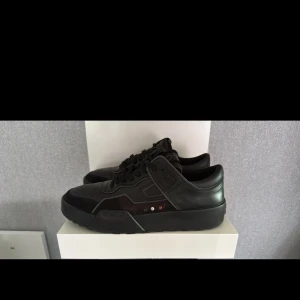 Moncler skor  - Äkta Moncler skor snabb äffar dom är i bra skick