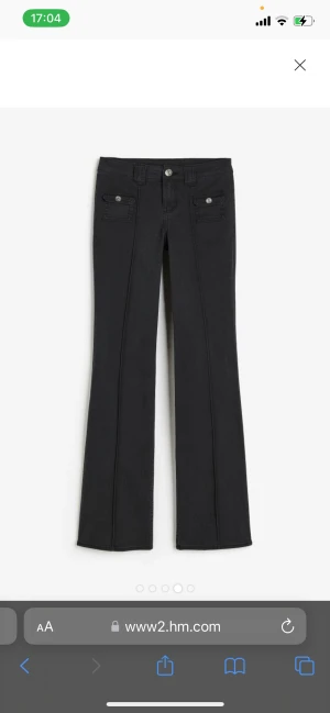 Hm byxor - Säljer dessa snygga svarta hm byxor som e sjukt trendiga. I storlek 34 och asbra skick💕