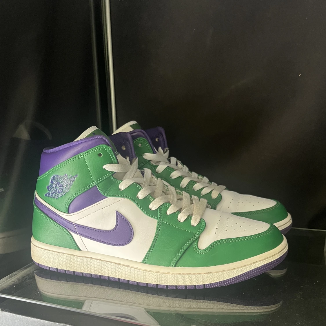 Jordan 1 mid hulk