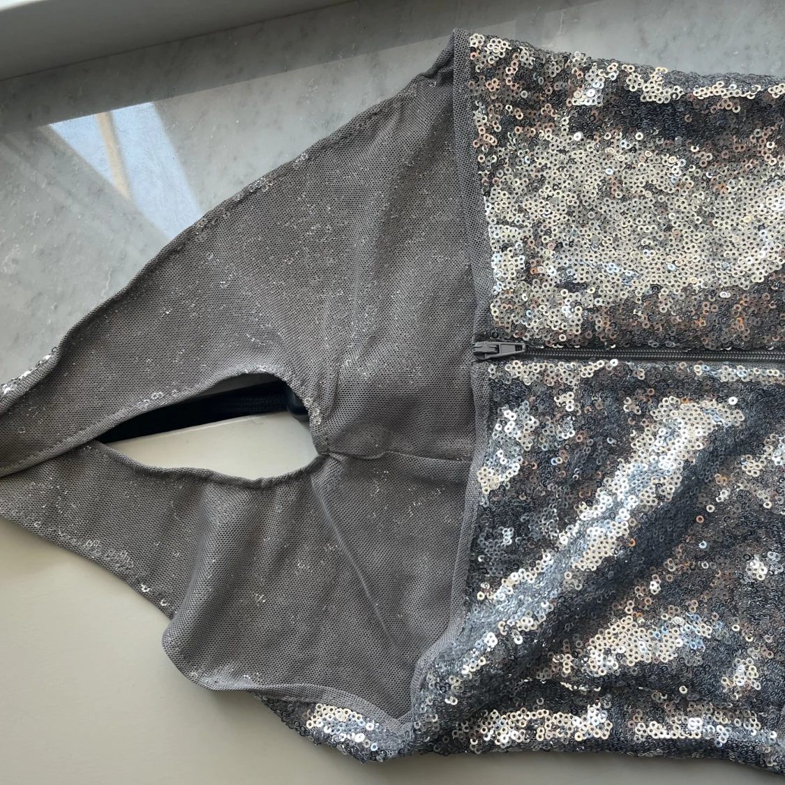 Supersnygg festtopp i silver 😍 - 90