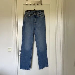 Weekday jeans - Helt nya Weekday jeans i modellen Rowe. Storlek 26/32. Aldrig använda pga fel storlek.
