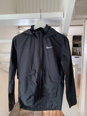 Nike running jacket - Nike svart running sports jacket stl XS