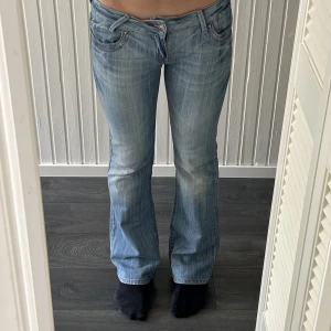 Lowaist bootcut jeans - Säljer mina fina lowaist bootcut jeans som är vintage💕.Väldigt populära men använder dom inte så ofta❤️.Tveka inte att fråga!