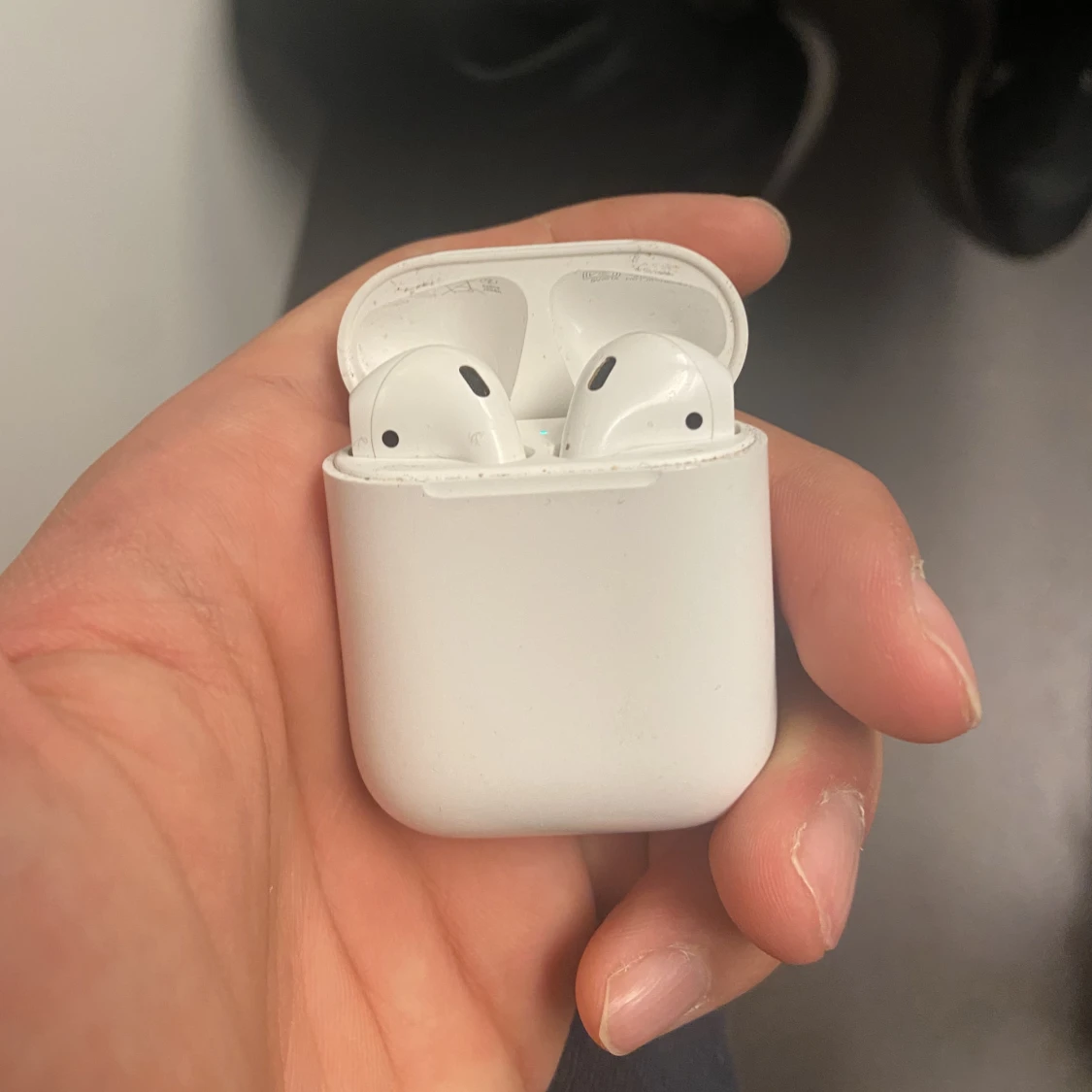 AirPods  - 91