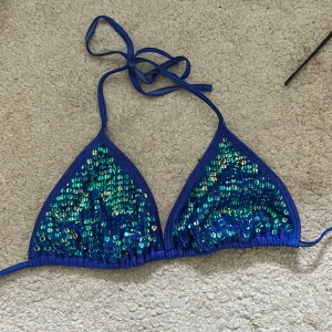 glitter bikini  - säljer denna då den var för stor för mig, passar en B eller C kupa 