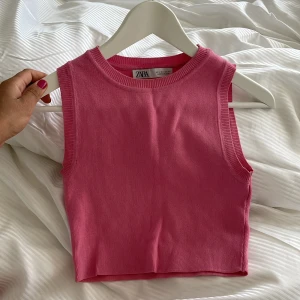 Zara topp  - Rosa topp från zara i jättebra skick, storlek s