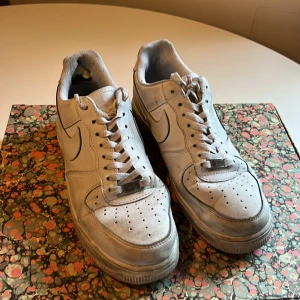 Air Force 1 44  - Slitna i hälen