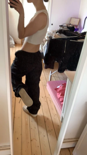 Parachute pants - Svarta parachute pants från h&m