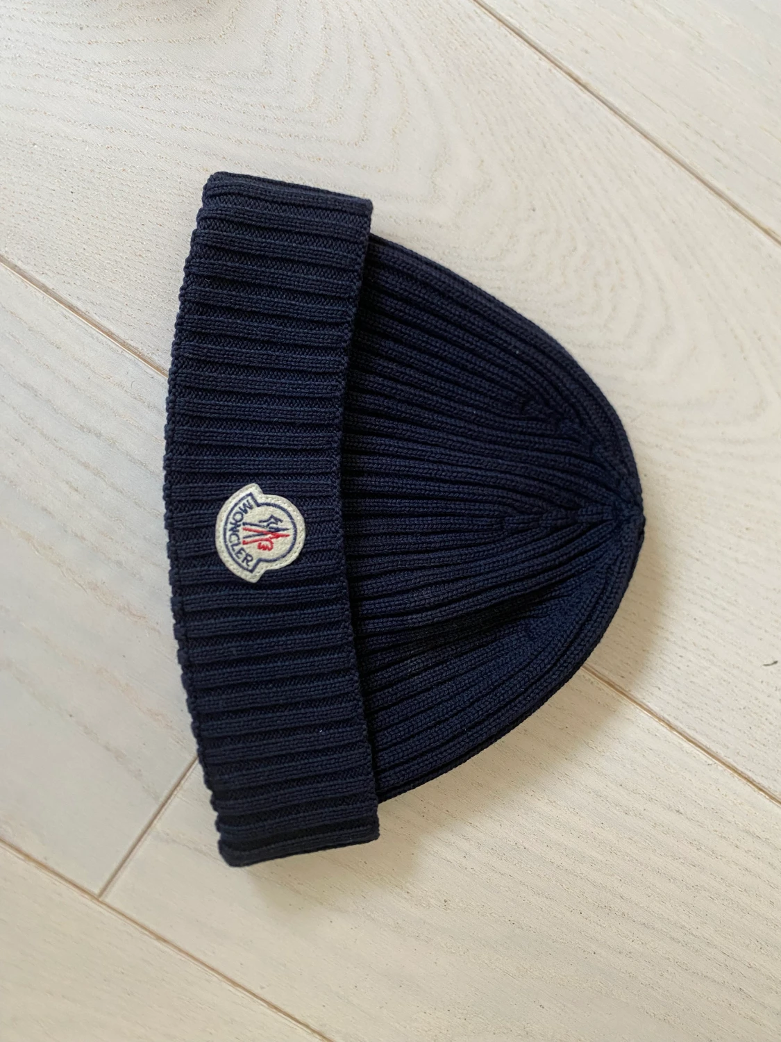Moncler mössa