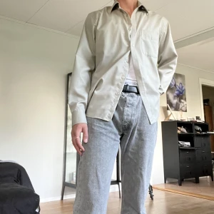 Vintage skjorta - Passar L unisex. Kika gärna in andra plagg, kan erbjuda rabatt vid köp av flera varor!