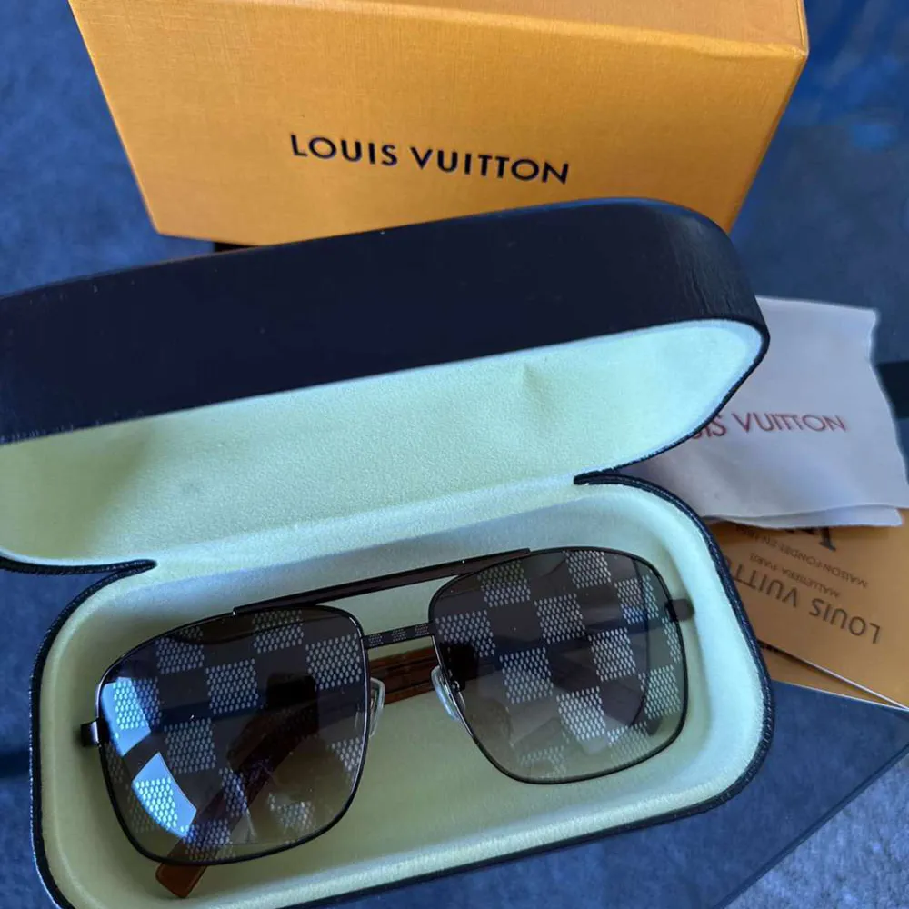 Louis vuitton glasögon. Accessoarer.