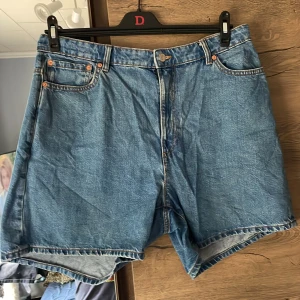 Shorts - Jeansshorts från Lindex. Storlek 44