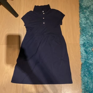 Klänning  - Köparen står för frakten 