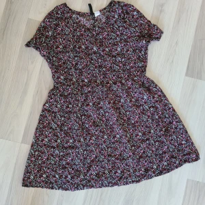 Klänning - Aldrig använd. Super fin! 