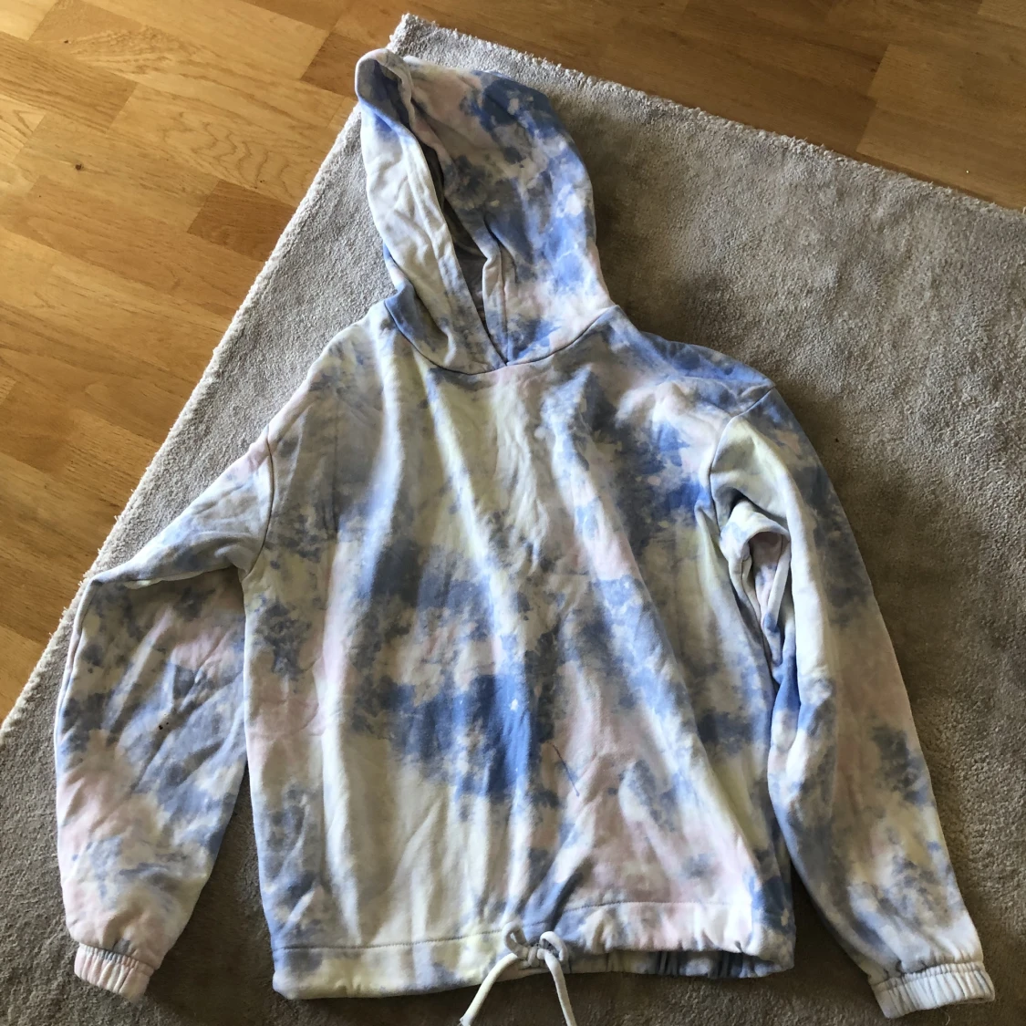 Färgglad hoodie