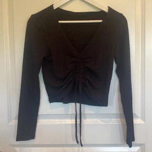 Tröja - Fin svart tröja i storlek S 