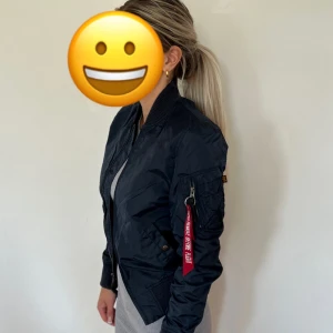 Alpha Industries Bomberjacka - Knappt använd, Storlek XS