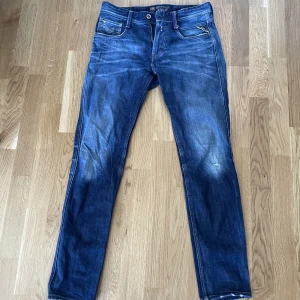 Replay jeans  - Säljer ett par jeans från samarbetet mellan FC Barcelona och replay. Snygga jeans för den fotbollsintresserade eller för vem som helst! Hör av er för fler bilder eller frågor!