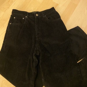 Manchesterbyxor  - Mycket fint skick, använd enstaka gång. Lite korta för mig som är 176 cm☺️