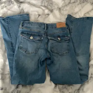 🪩Bootcut jeans från Ginatricot🪩 Storlek 140, inga fläckar, använd några gnr❤️ 