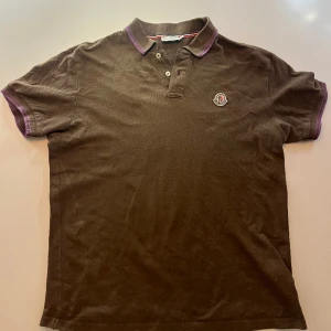 *NYTT PRIS* Moncler piké  - Använd men mycket liv kvar