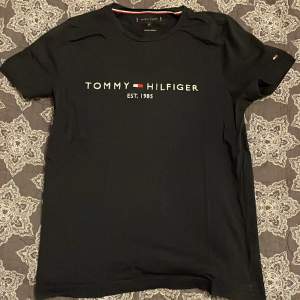 Tommy Hilfiger T-shirt, Nyskick 