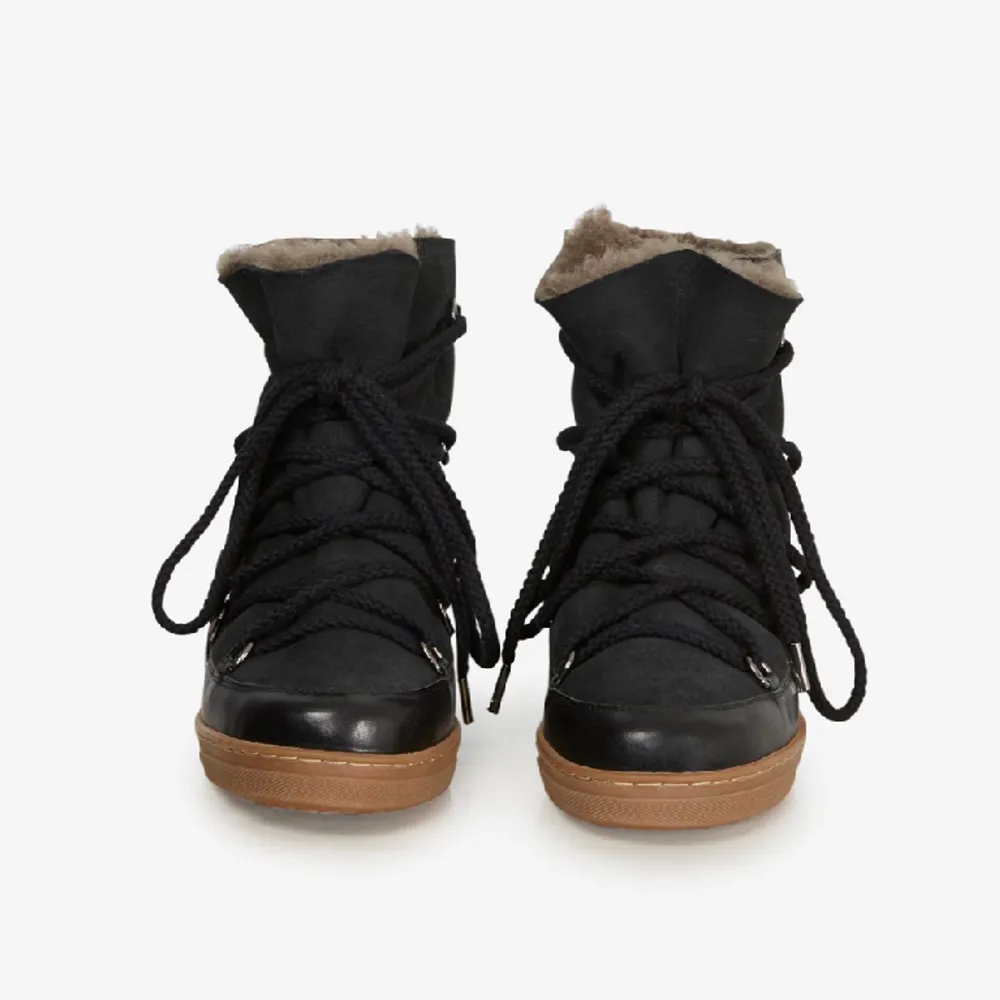 Säljer mina älskade isabel marant snowless boots så varma o fina men kommer inte längre till användning! Prioriterar snabbaffär, nypris 6,850kr mitt pris 2000🥰. Skor.